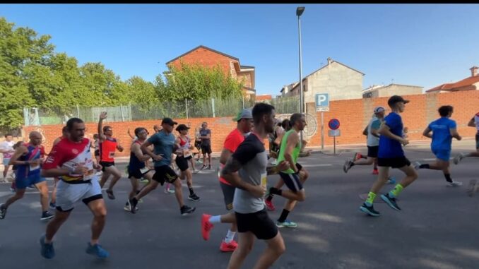 XIX Carrera Popular de Illescas con modalidades de 5K y 10K Salida de la XIX Carrera Popular de Illescas con corredores en modalidades de 5K y 10K