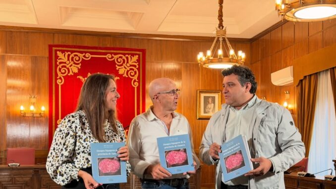 Referente en investigación micológica con atlas de hongos hipogeos en Zamora Presentación del atlas Hongos hipogeos de la provincia de Zamora con el diputado de Agricultura y los autores de la publicación