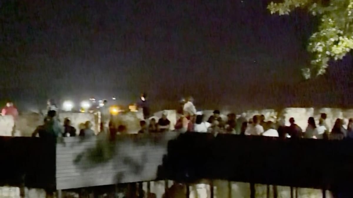 Espectáculo de drones iluminando el cielo nocturno de Zamora durante el evento FROMAGO 2026