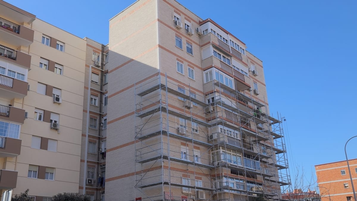 Rehabilitación de fachadas en edificios de Fuenlabrada, zona Cerro El Molino