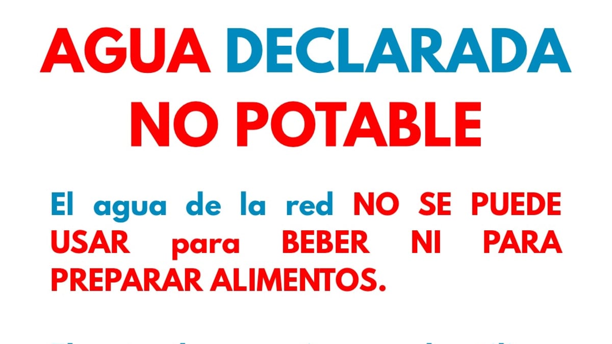 Cartel informativo sobre agua no potable en Caminomorisco y La Huerta, Cáceres. Diputación de Cáceres.