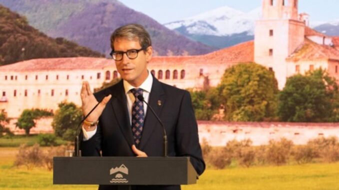 Se inaugura 'AutorIA' en el monasterio de Yuso de San Millán de la Cogolla Cartel de la exposición 'AutorIA. La Rioja, tierra del español' en el monasterio de Yuso