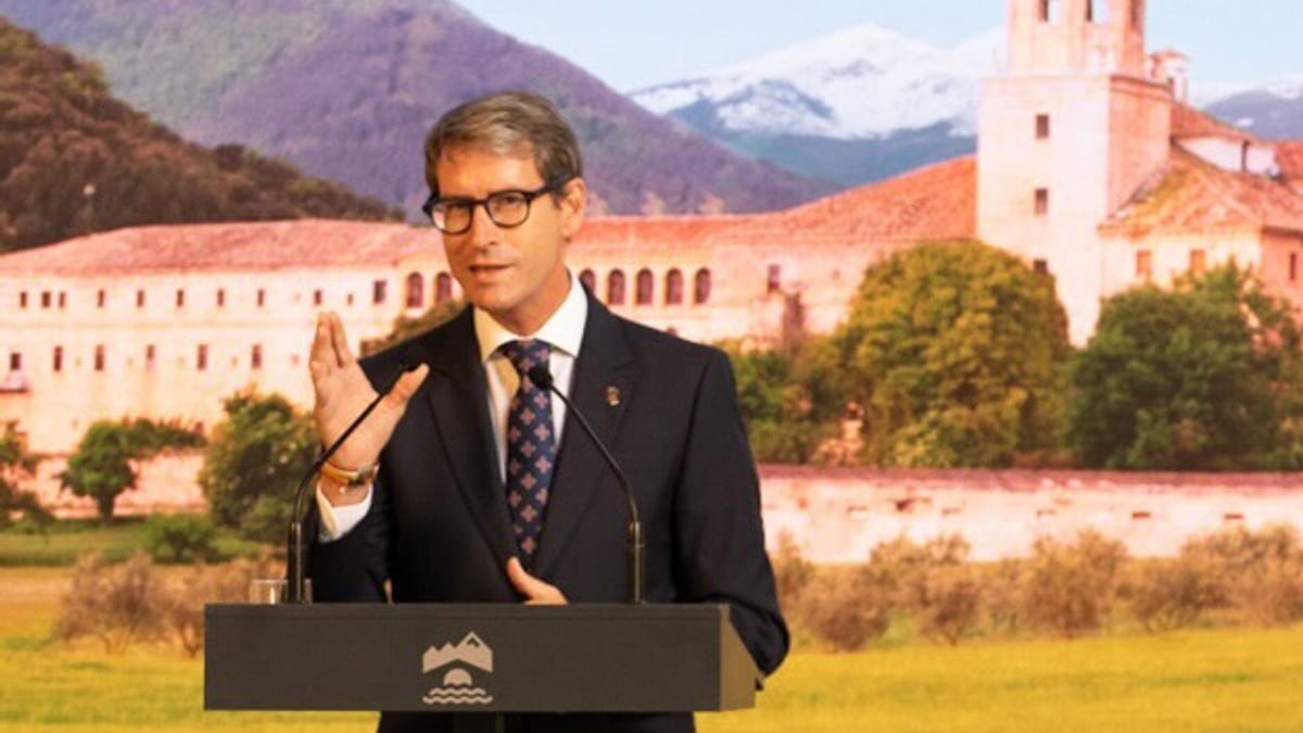 Cartel de la exposición 'AutorIA. La Rioja, tierra del español' en el monasterio de Yuso