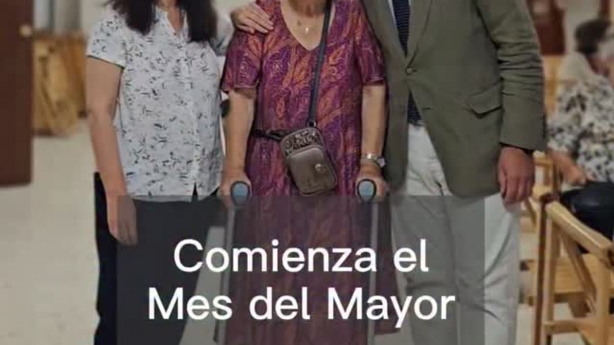 Alcalde Rafa Mateos Pizarro y concejala Jacobi Ceballos acompañan a grupo de mayores de Cáritas en jornada de convivencia del Mes del Mayor