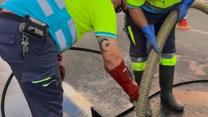 Cáceres refuerza la limpieza de imbornales con nueva máquina especializada Máquina especializada de limpieza de imbornales y arquetas del Ayuntamiento de Cáceres