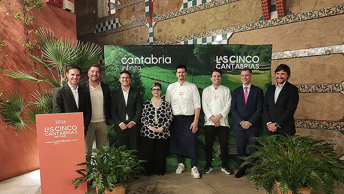 Cartel promocional de 'Las Cinco Cantabrias' con diseño en blanco y negro del logo de Cantabria