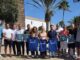 Participantes del III Torneo Benéfico de Pádel La Oliva en El Cotillo, Fuerteventura, con actividades de inclusión deportiva