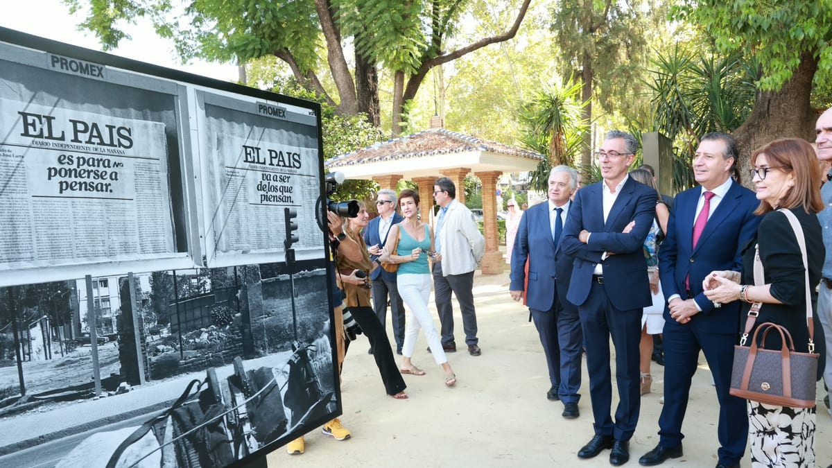 Javier Fernández en el acto de inauguración de la exposición relacionada con El País