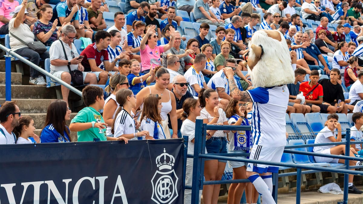 Celebración del Recreativo de Huelva en el Nuevo Colombino tras su victoria 4-0 contra Las Palmas Atlético