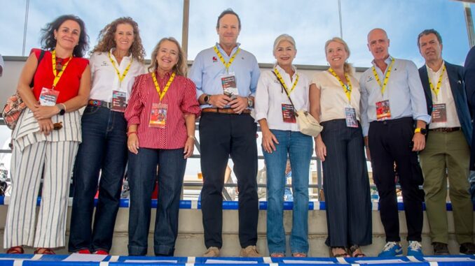 Sudáfrica vence a España en partido de rugby femenino en Sevilla Autoridades y representantes en La Cartuja durante el encuentro de rugby femenino España-Sudáfrica